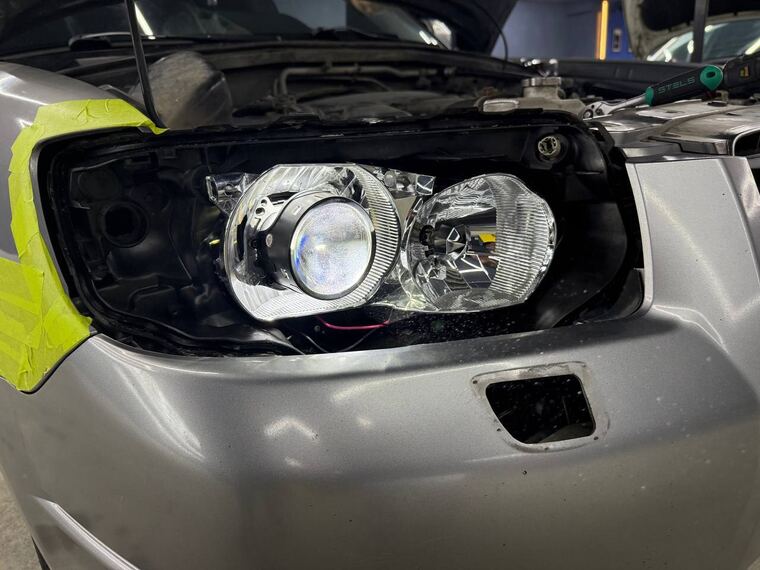 Subaru — открытая фара с линзой